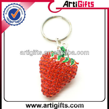 O mais novo estilo de strass moda metal morango keychain